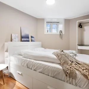  Apartment New! Modern City Apt: Central W/ Private Entrence